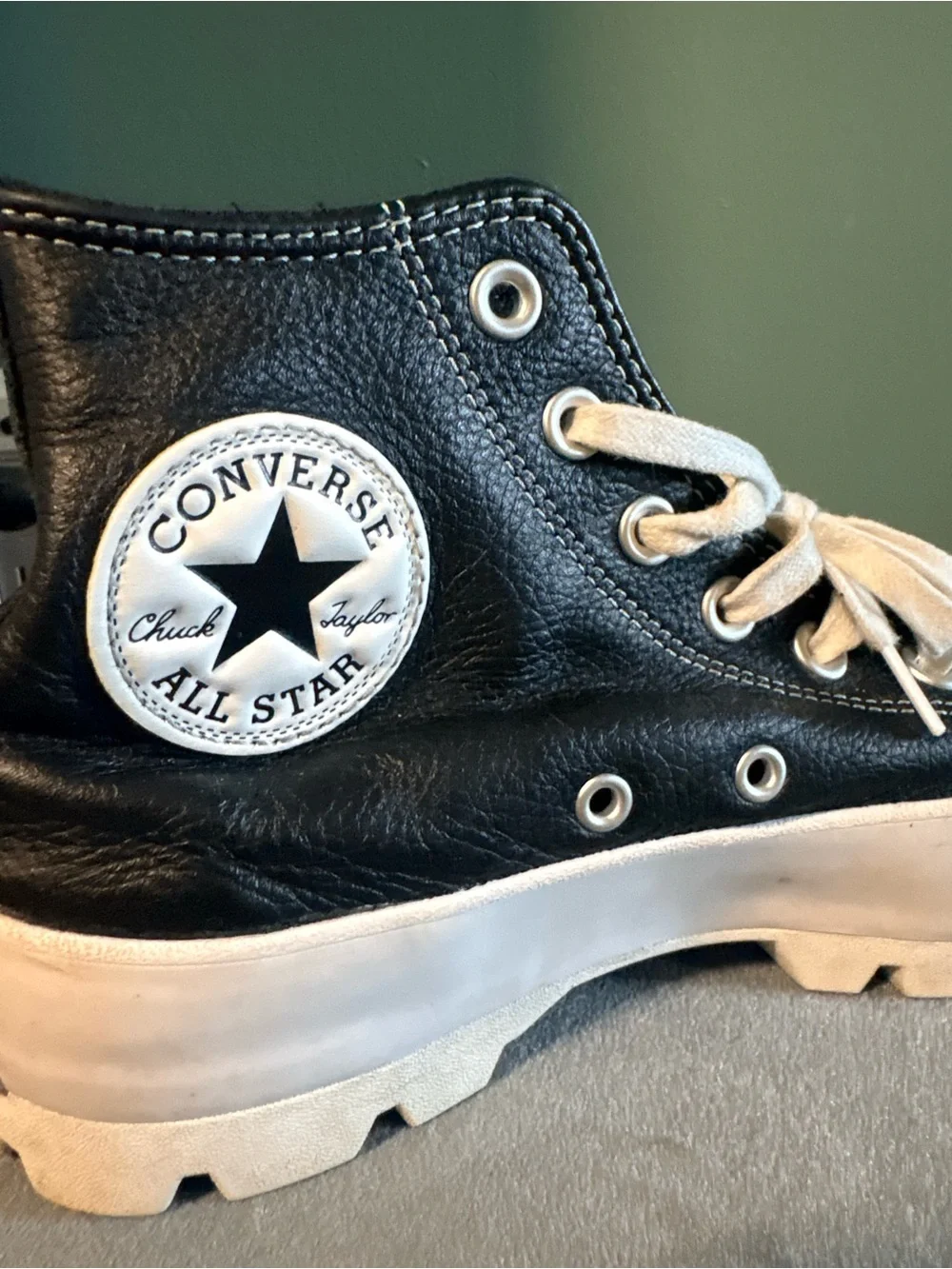 Converse Platform Black Leather High-Top  Sneaker Womens size 7
